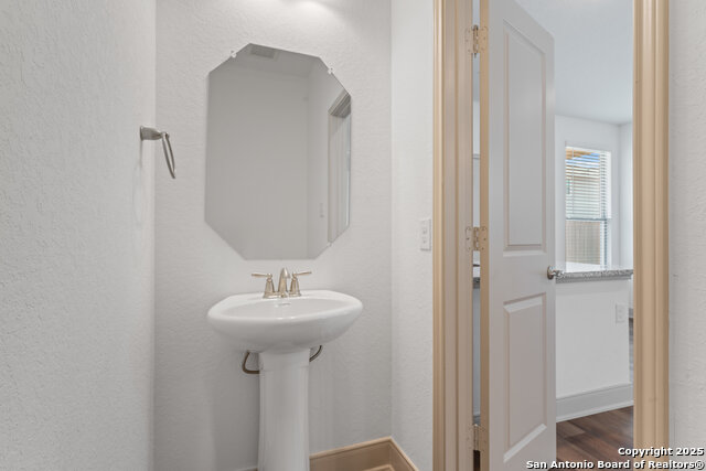 Image 15 of 22 For 7536 Briarwood Pass 101