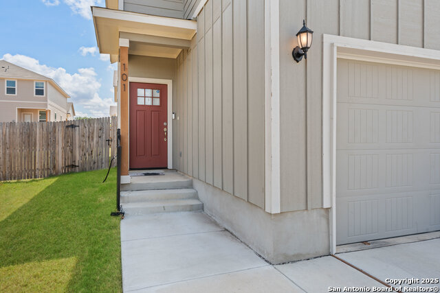 Image 4 of 22 For 7536 Briarwood Pass 101