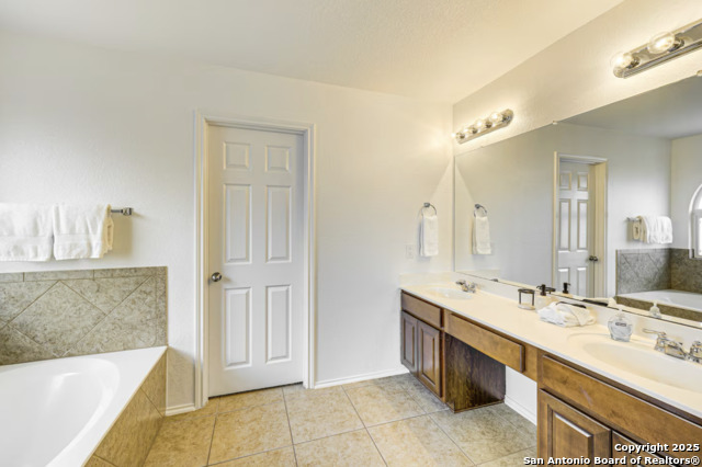 Image 14 of 25 For 317 Sea Headrig