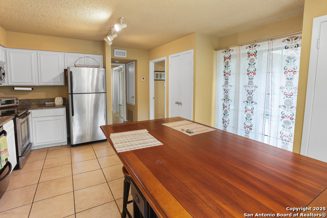 Listing photo id 12 for 7711 Callaghan 802