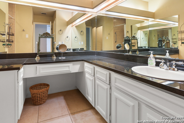 Listing photo id 18 for 7711 Callaghan 802