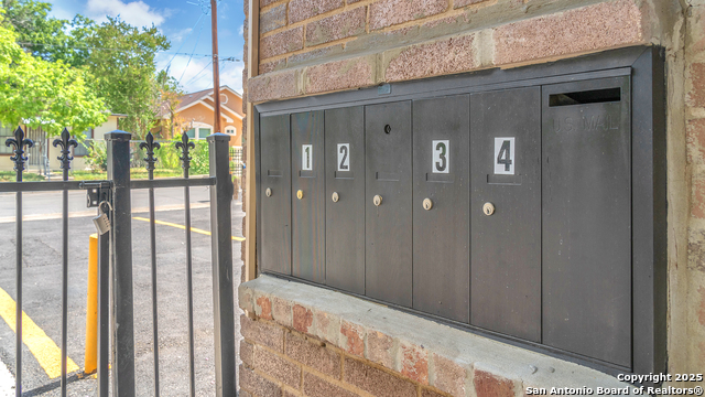 Image 16 of 28 For 408 Regina 3