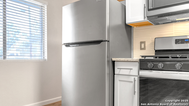 Image 5 of 28 For 408 Regina 3