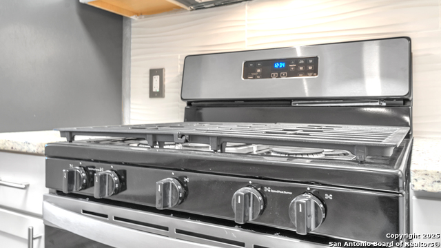 Image 8 of 28 For 408 Regina 3