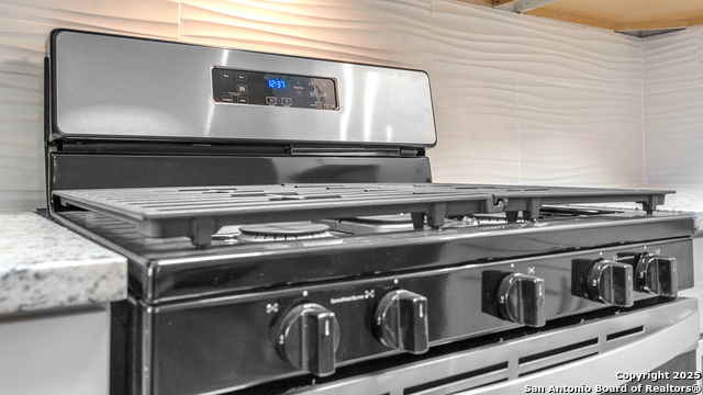 Image 9 of 28 For 408 Regina 3