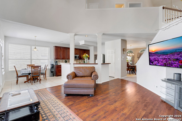 Image 18 of 36 For 8823 Brae Vista