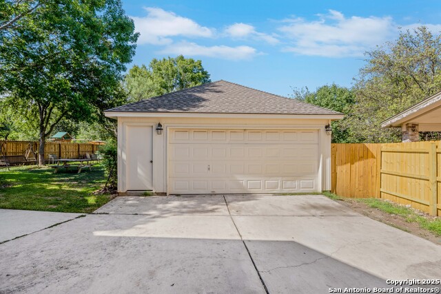 Image 2 of 36 For 8823 Brae Vista