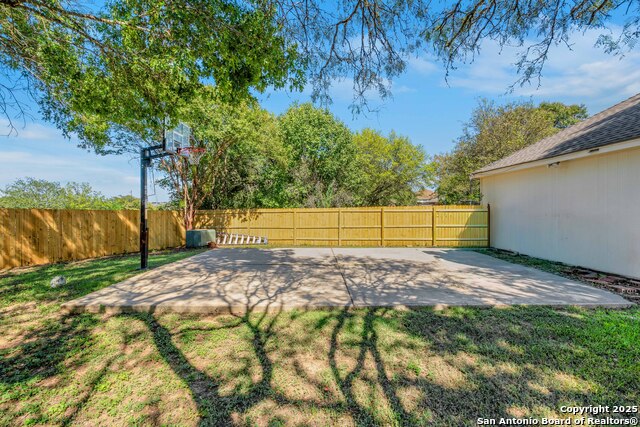 Image 35 of 36 For 8823 Brae Vista