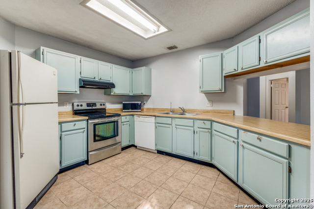 Listing photo id 8 for 7303 Roveen Trail