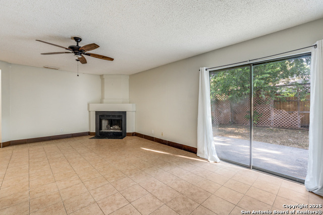 Listing photo id 9 for 7303 Roveen Trail