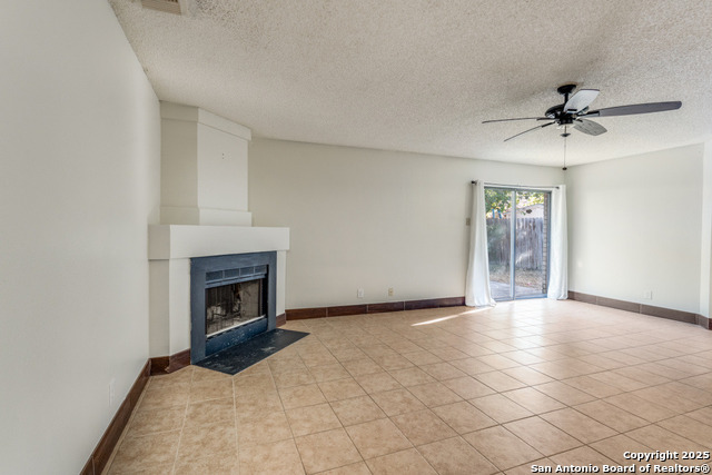 Listing photo id 10 for 7303 Roveen Trail