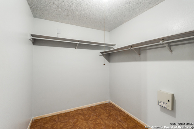 Listing photo id 14 for 7303 Roveen Trail