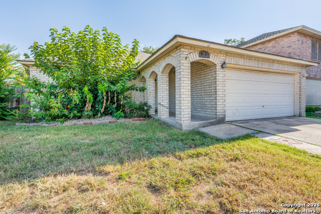 Listing photo id 0 for 7303 Roveen Trail