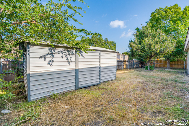 Listing photo id 22 for 7303 Roveen Trail