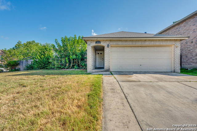 Listing photo id 1 for 7303 Roveen Trail