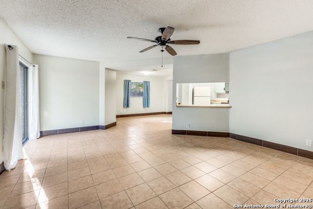 Listing photo id 6 for 7303 Roveen Trail