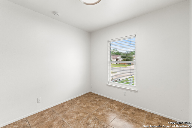 Image 19 of 29 For 9726 Hidden Swan