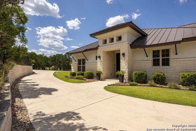 Image 2 of 45 For 643 Menger Springs