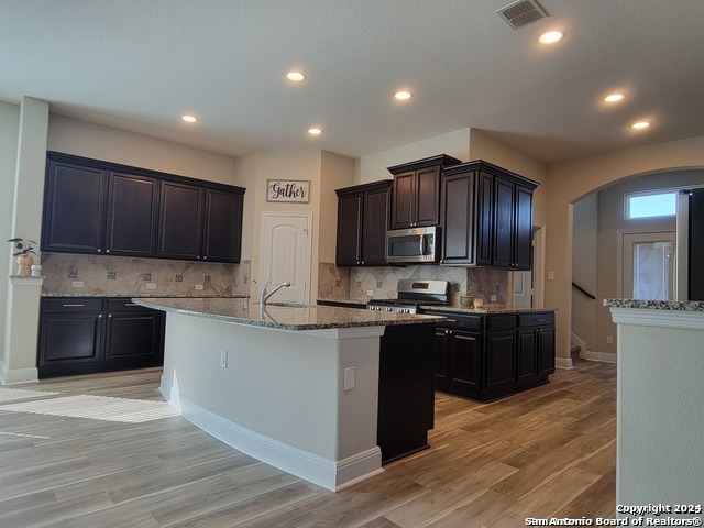 Listing photo id 3 for 8225 Limerick Falls
