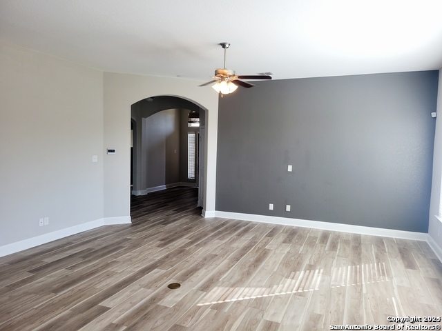 Listing photo id 4 for 8225 Limerick Falls