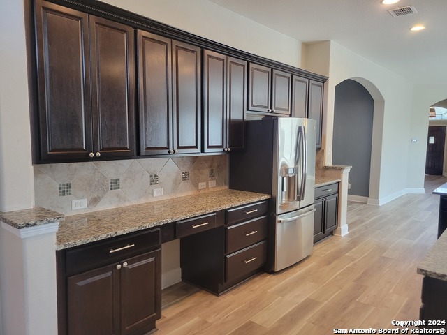 Listing photo id 5 for 8225 Limerick Falls