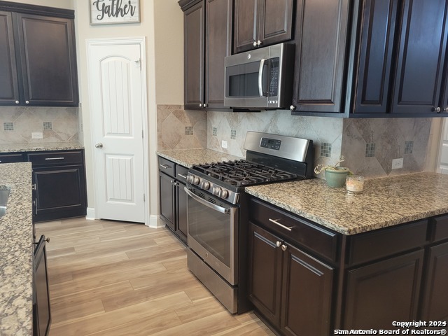 Listing photo id 7 for 8225 Limerick Falls