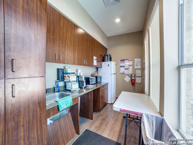 Listing photo id 9 for 8627 Cinnamon Creek 1, 2
