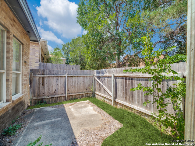 Listing photo id 18 for 8627 Cinnamon Creek 1, 2