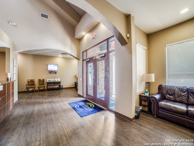 Listing photo id 2 for 8627 Cinnamon Creek 1, 2