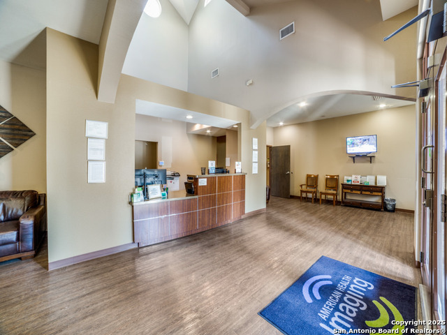 Listing photo id 3 for 8627 Cinnamon Creek 1, 2