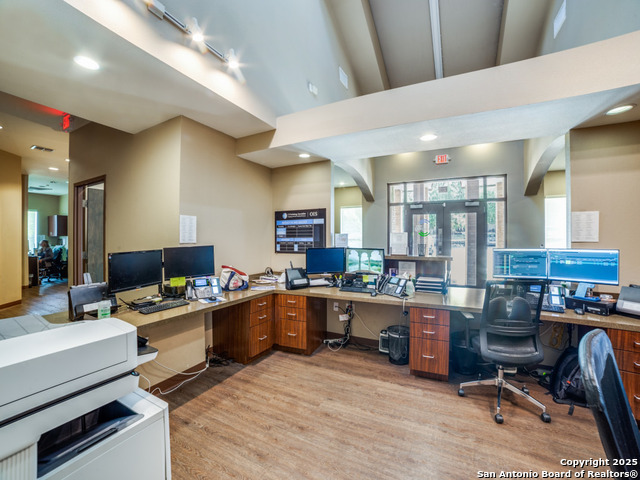 Listing photo id 5 for 8627 Cinnamon Creek 1, 2