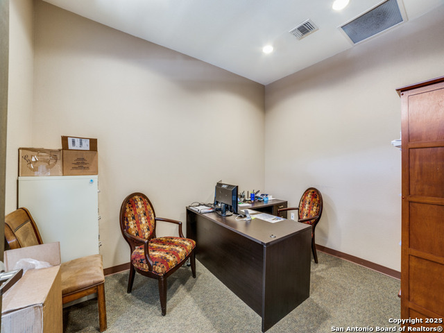 Listing photo id 6 for 8627 Cinnamon Creek 1, 2