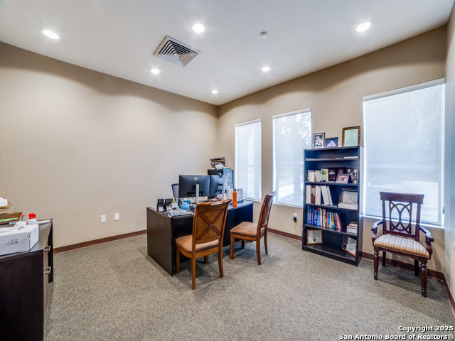 Listing photo id 7 for 8627 Cinnamon Creek 1, 2