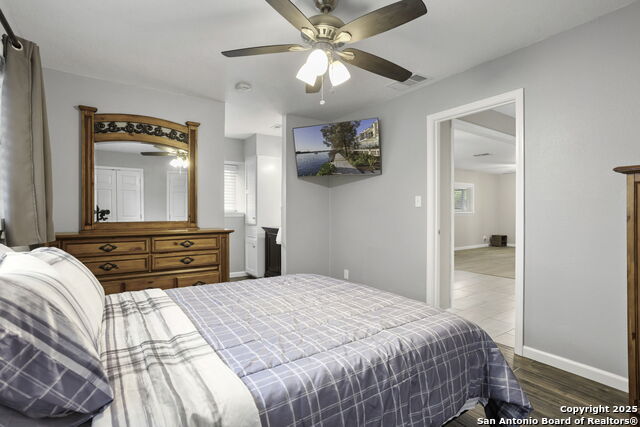 Image 18 of 26 For 323 Cherrywood