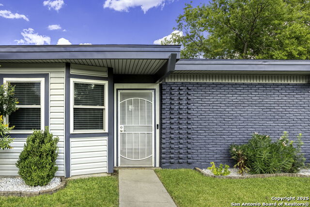 Image 3 of 26 For 323 Cherrywood