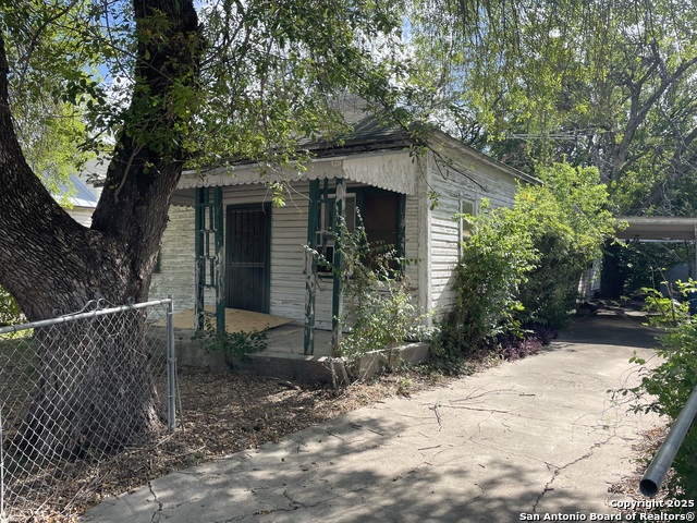 Listing photo id 0 for 120 Stace  