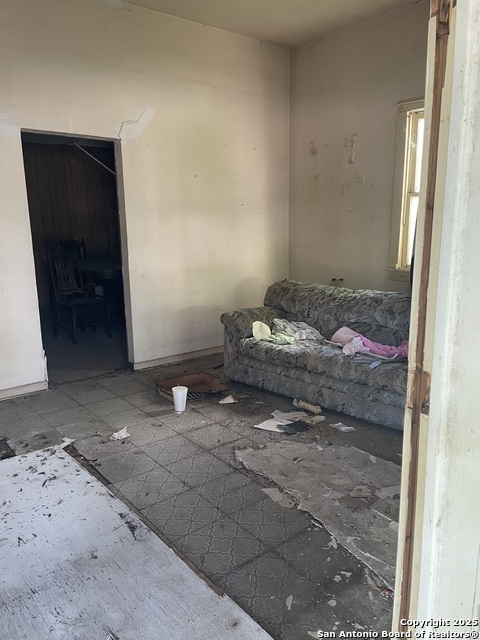 Listing photo id 1 for 120 Stace  