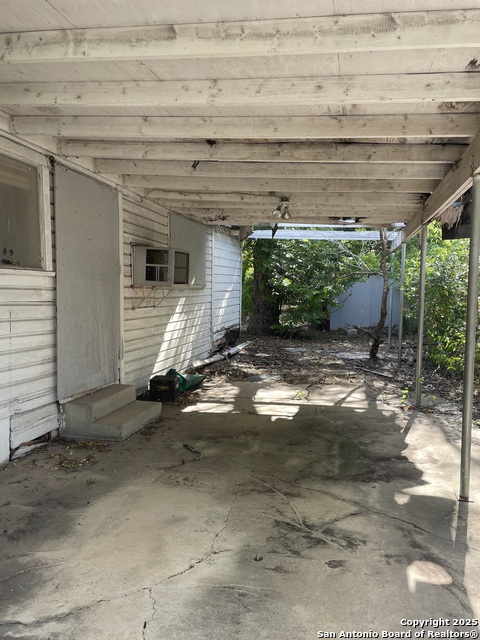 Listing photo id 3 for 120 Stace  