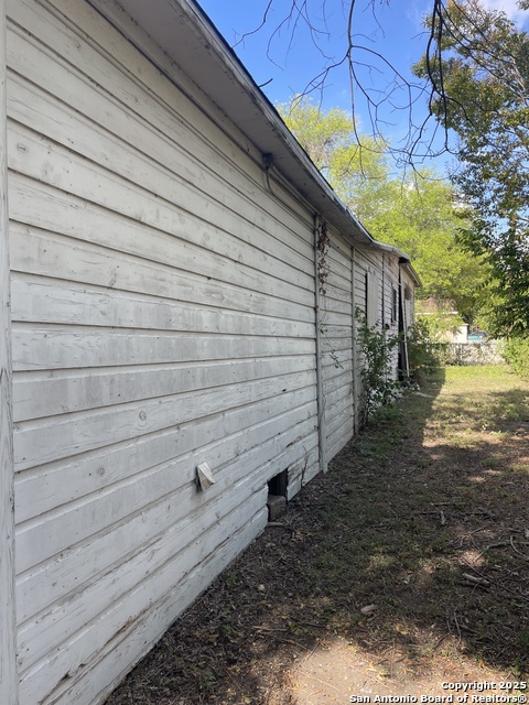 Listing photo id 4 for 120 Stace  