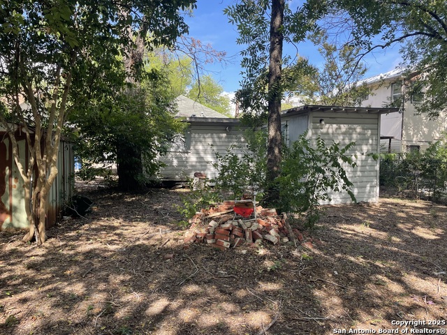 Listing photo id 6 for 120 Stace  