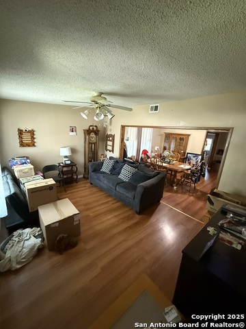 Listing photo id 10 for 517 Heideke N