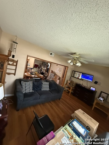 Listing photo id 11 for 517 Heideke N