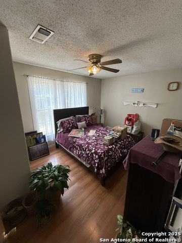Listing photo id 12 for 517 Heideke N