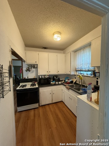 Listing photo id 14 for 517 Heideke N