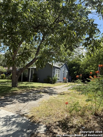 Listing photo id 0 for 517 Heideke N