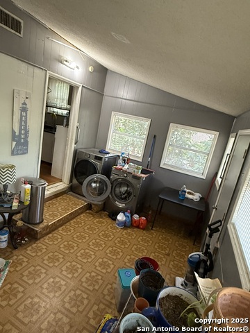 Listing photo id 18 for 517 Heideke N
