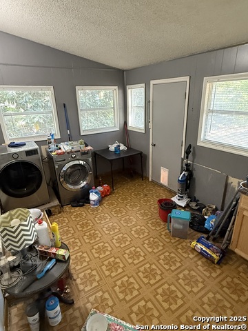 Listing photo id 19 for 517 Heideke N