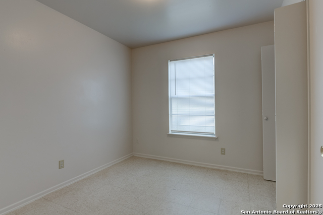 Image 16 of 22 For 410 Maple