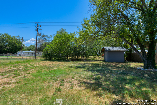 Image 21 of 22 For 410 Maple