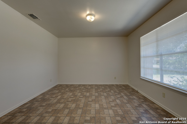 Image 3 of 22 For 410 Maple